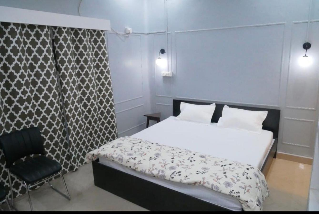 Janki Kunj Varanasi- 3 Room Home Exterior photo